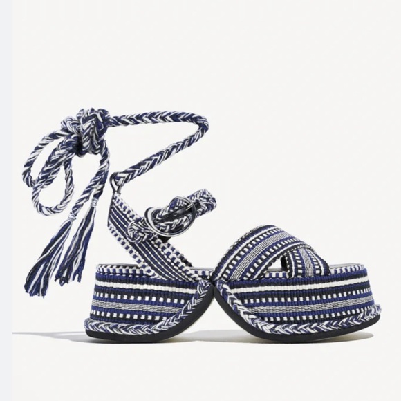 NWOB Amambaih Beatriz High Platform Sandals